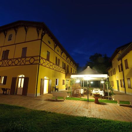 Corte Degli Estensi ฟอร์มิจิเน ภายนอก รูปภาพ