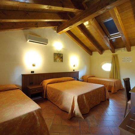 Corte Degli Estensi ฟอร์มิจิเน ภายนอก รูปภาพ