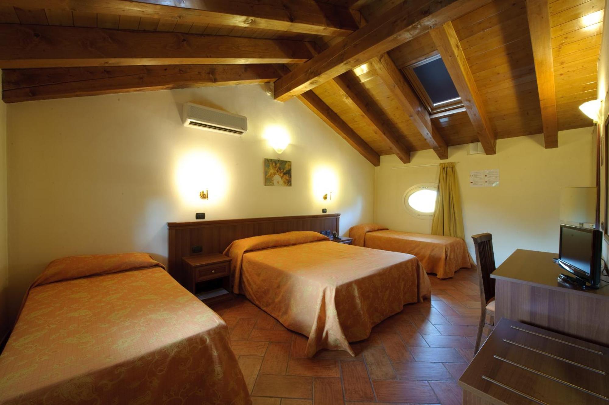 Corte Degli Estensi ฟอร์มิจิเน ภายนอก รูปภาพ