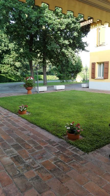Corte Degli Estensi ฟอร์มิจิเน ภายนอก รูปภาพ