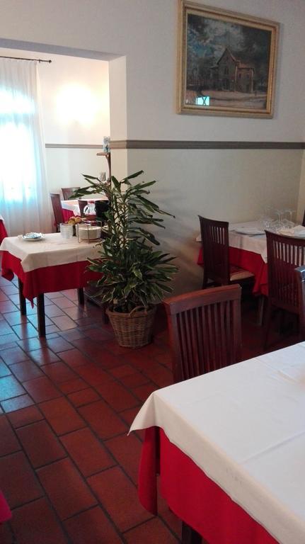 Corte Degli Estensi ฟอร์มิจิเน ภายนอก รูปภาพ