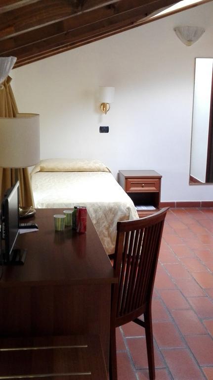 Corte Degli Estensi ฟอร์มิจิเน ภายนอก รูปภาพ