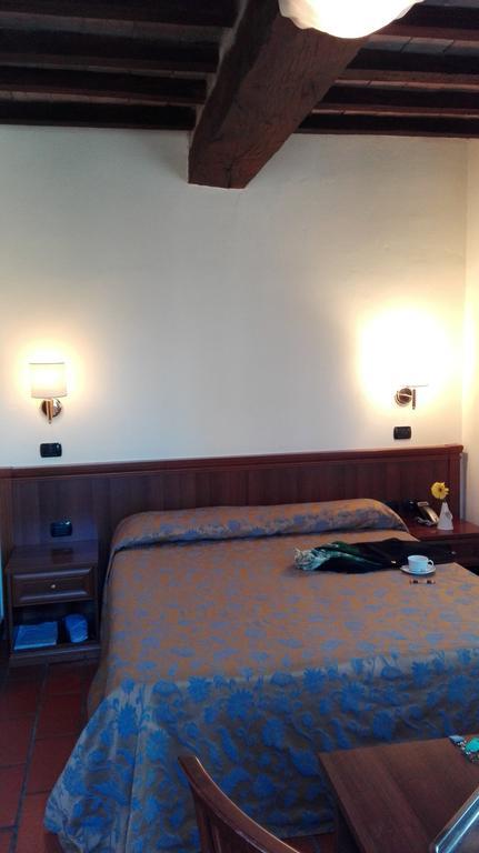 Corte Degli Estensi ฟอร์มิจิเน ภายนอก รูปภาพ