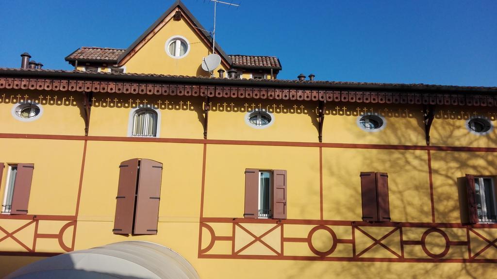 Corte Degli Estensi ฟอร์มิจิเน ภายนอก รูปภาพ