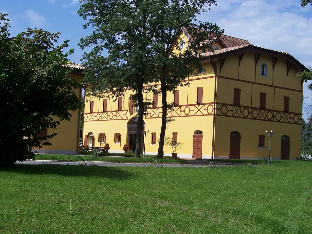 Corte Degli Estensi ฟอร์มิจิเน ภายนอก รูปภาพ
