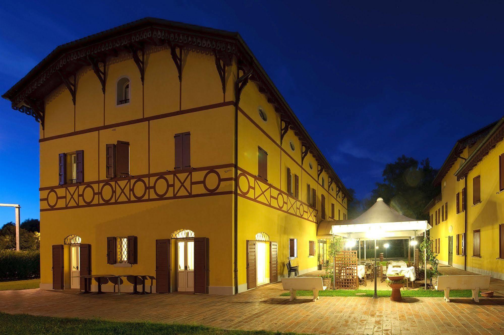 Corte Degli Estensi ฟอร์มิจิเน ภายนอก รูปภาพ